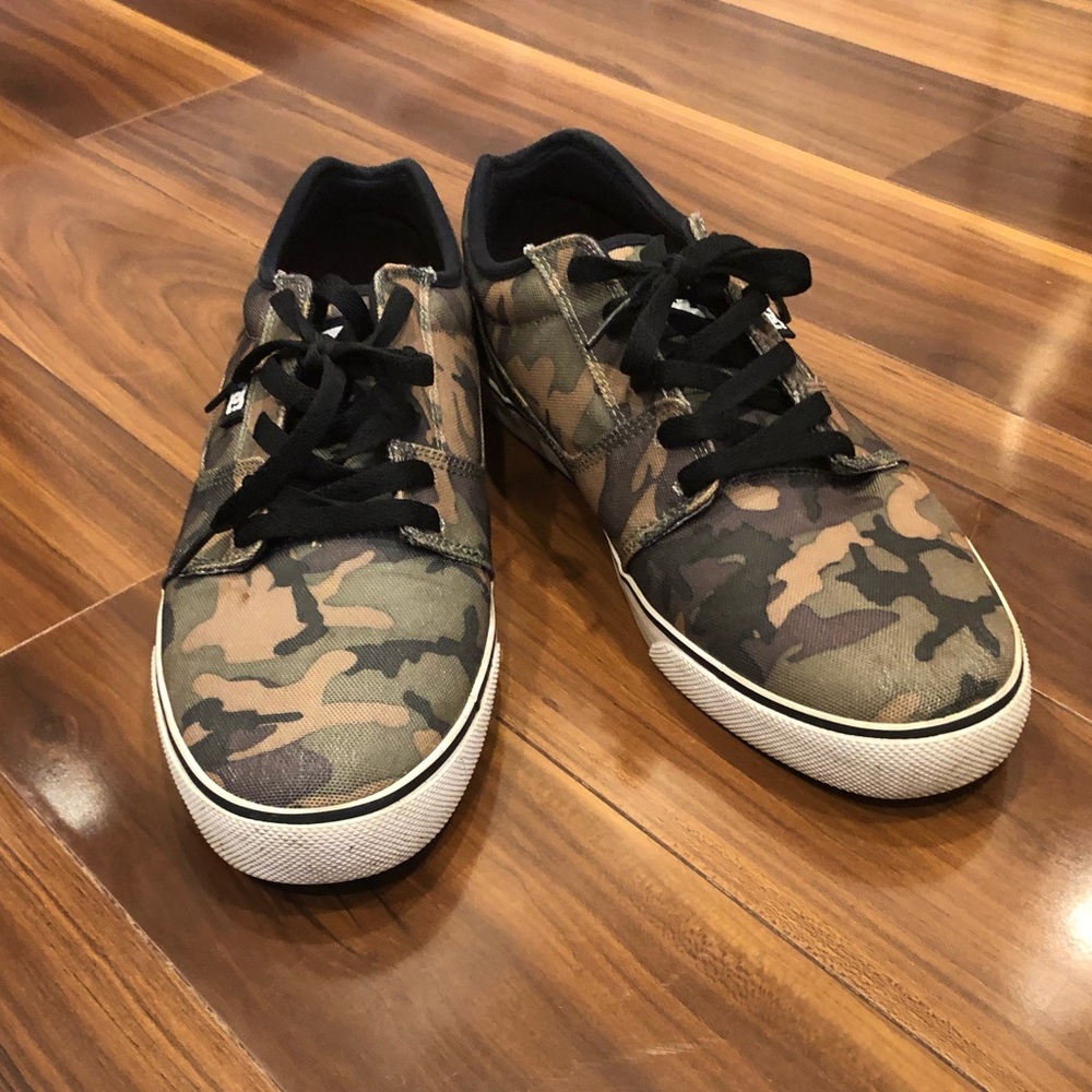 DC shoes men’s size 11